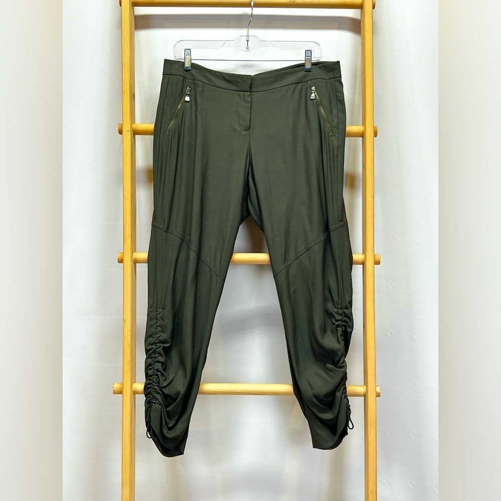W by WORTH Olive green crop ruched cargo pants size S.